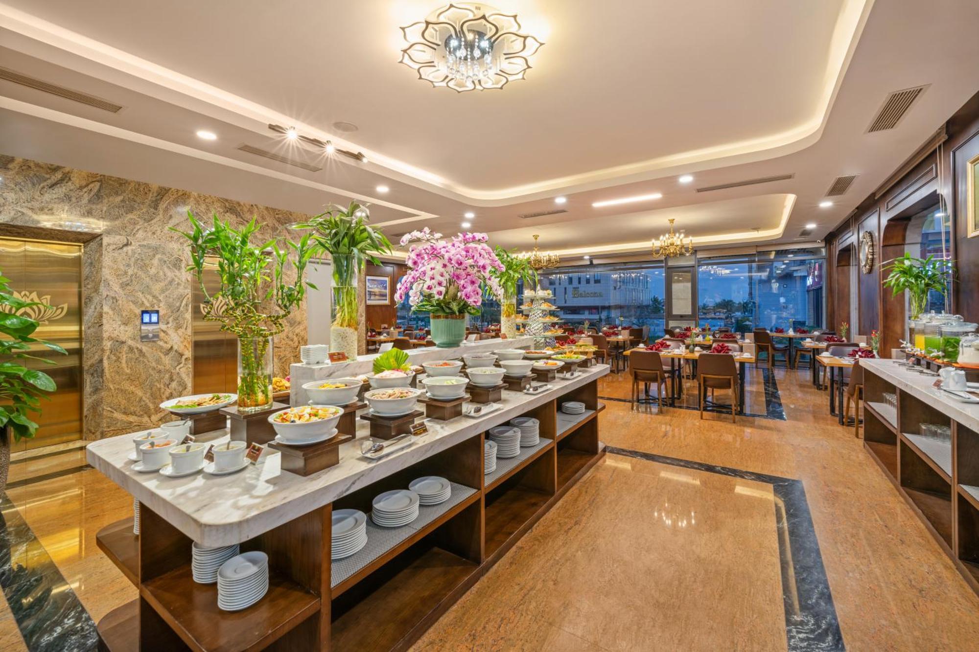Golden Lotus Hotel Da Nang - Rooftop Bar Sea View Exterior photo