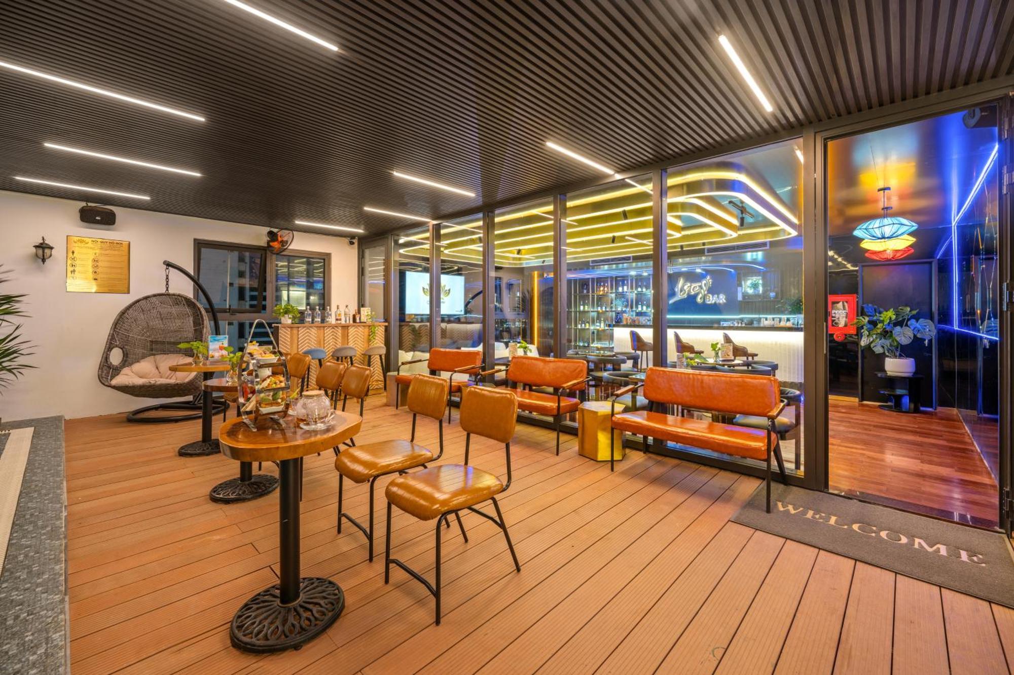 Golden Lotus Hotel Da Nang - Rooftop Bar Sea View Exterior photo
