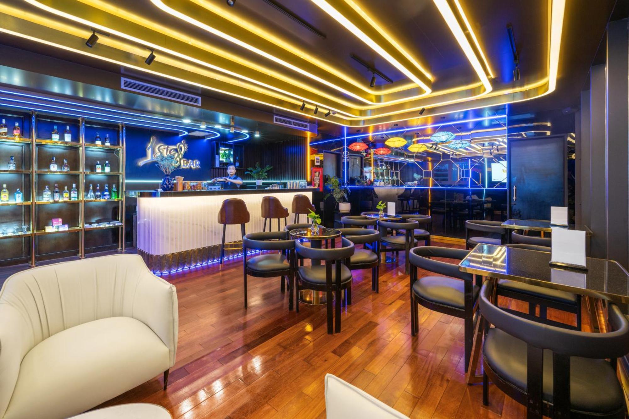 Golden Lotus Hotel Da Nang - Rooftop Bar Sea View Exterior photo
