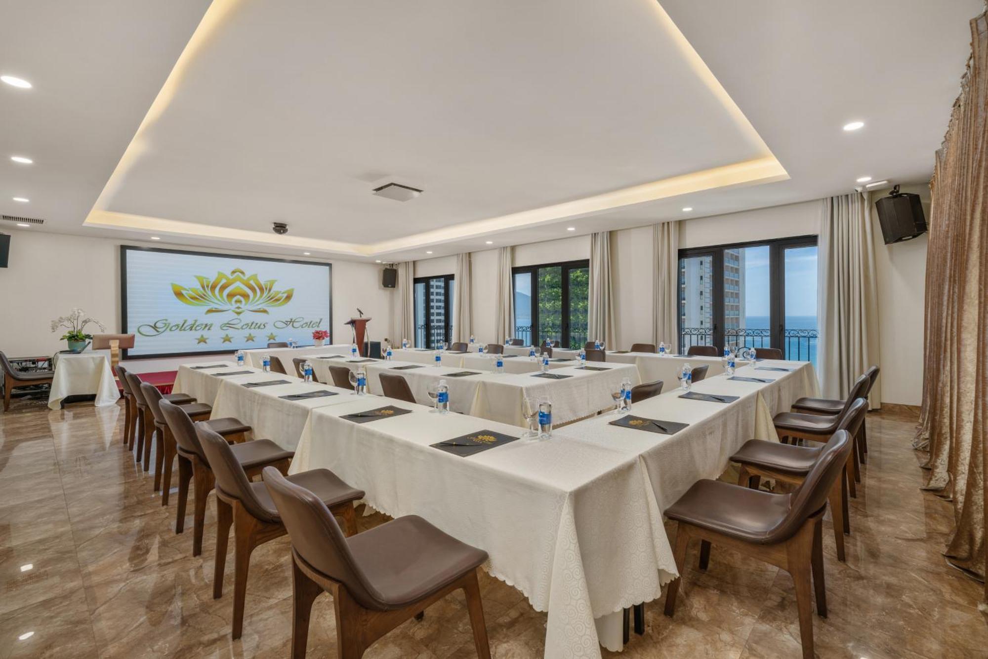 Golden Lotus Hotel Da Nang - Rooftop Bar Sea View Exterior photo