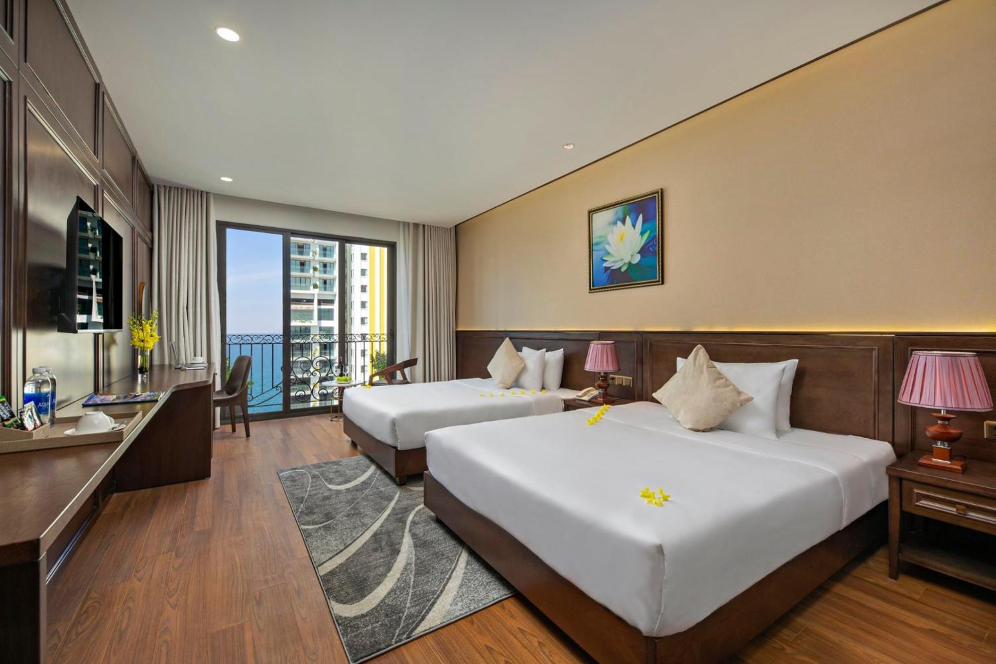 Golden Lotus Hotel Da Nang - Rooftop Bar Sea View Exterior photo