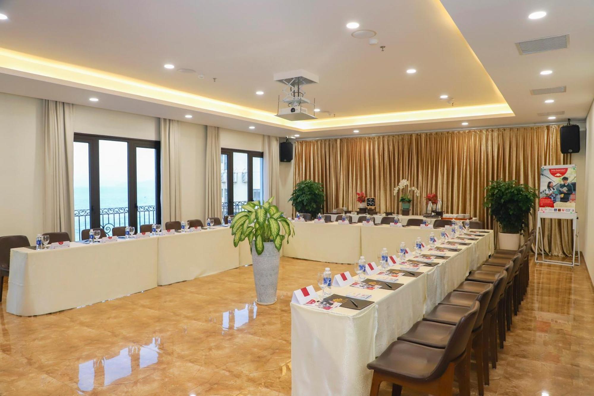 Golden Lotus Hotel Da Nang - Rooftop Bar Sea View Exterior photo